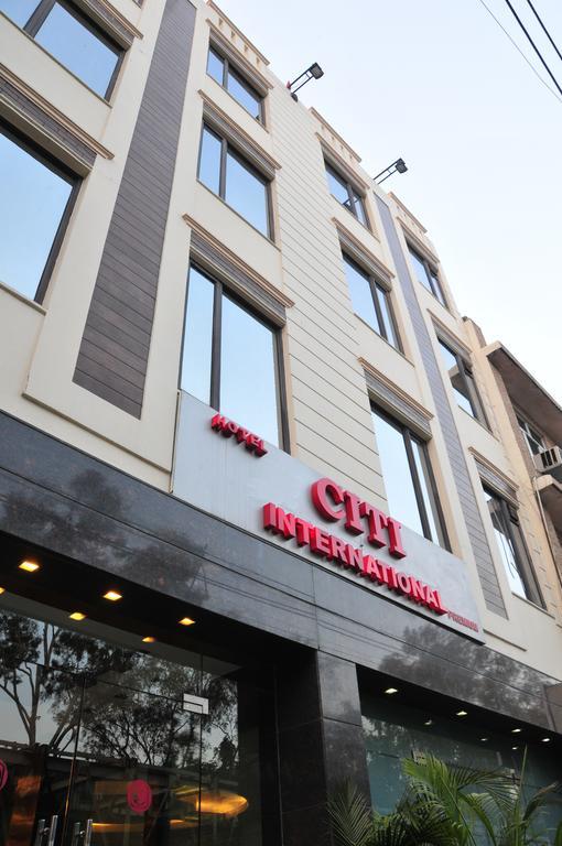 Hotel Citi International Delhi  Buitenkant foto