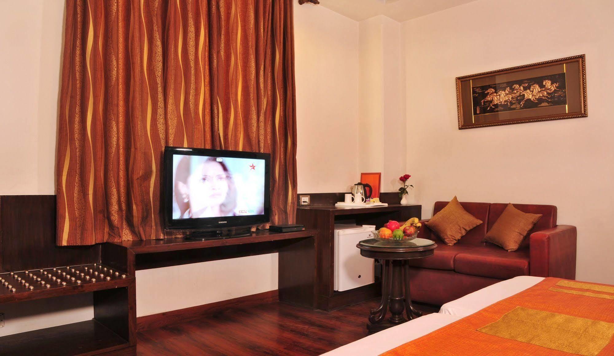 Hotel Citi International Delhi  Buitenkant foto
