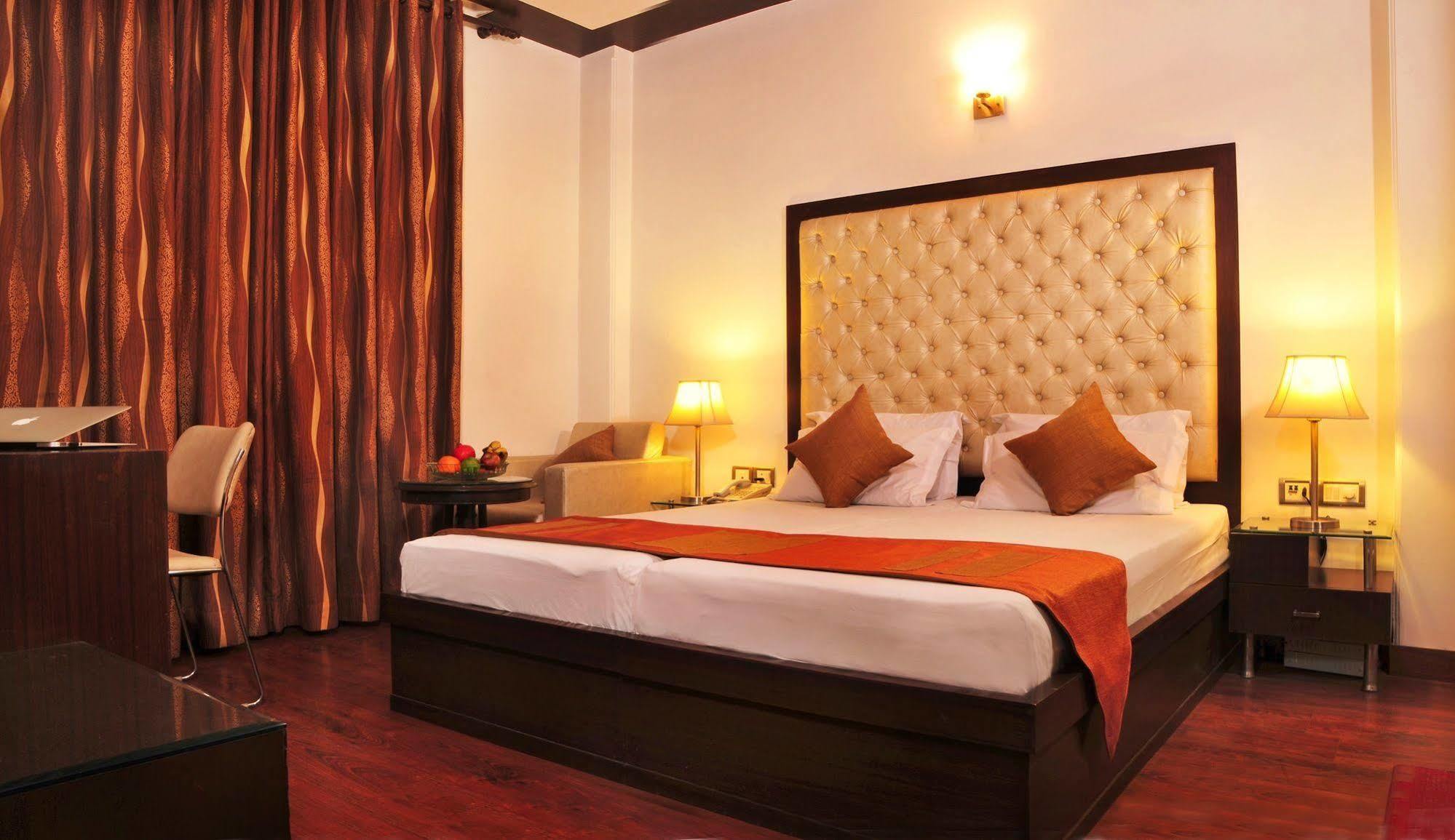Hotel Citi International Delhi  Buitenkant foto